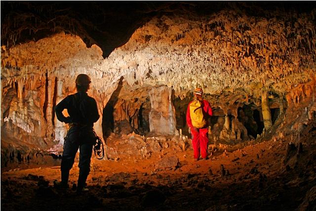 غار-قلعه-کرد-،-یکی-از-غارهای-جذاب-و-خطرن-1
