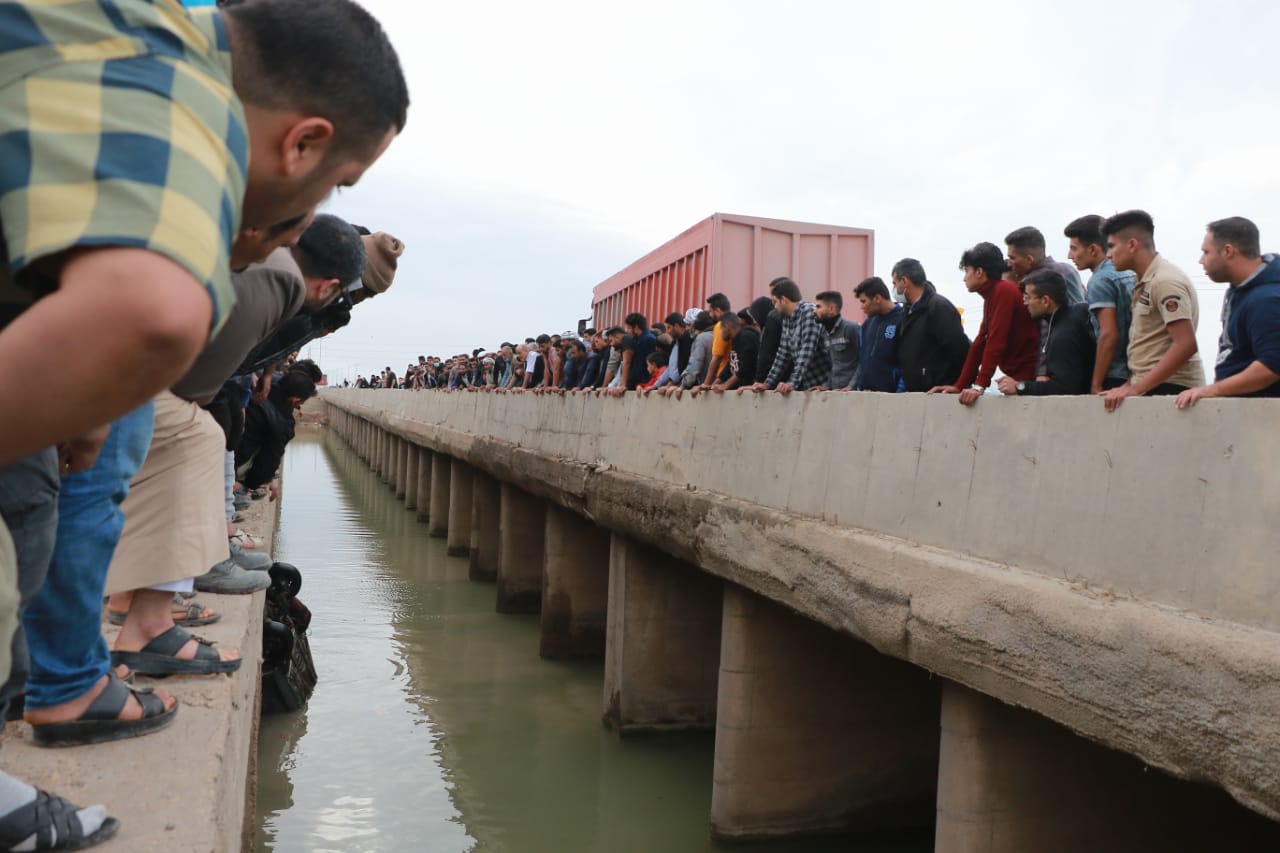 سقوط پراید در کانال آب جاده آبادان به اهواز