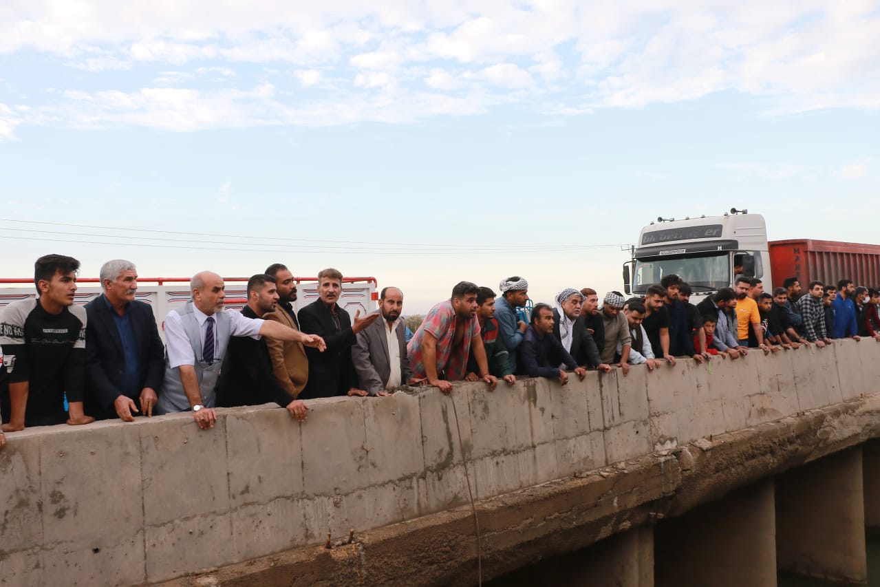 سقوط پراید در کانال آب جاده آبادان به اهواز
