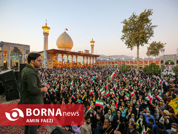 اجرای سرود رفیق شهیدم و سلام فرمانده با حضور دانش آموزان در حرم شاهچراغ(ع)