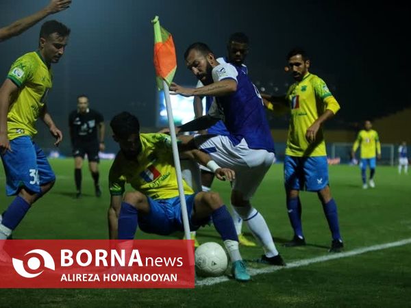 دیدار تیم های فوتبال صنعت نفت - استقلال