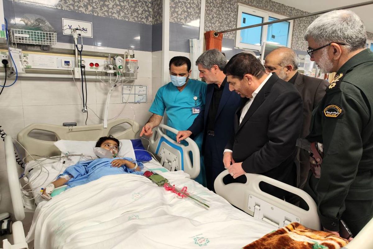 عیادت مخبر از مجروحان حادثه تروریستی شیراز/ حضور در حرم شاهچراغ و عزاداری در مقتل شهدا