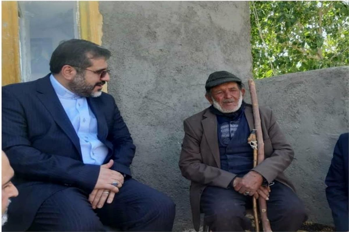 وزیر فرهنگ به دیدار پیرمرد خود آموخته آواز ایرانی رفت