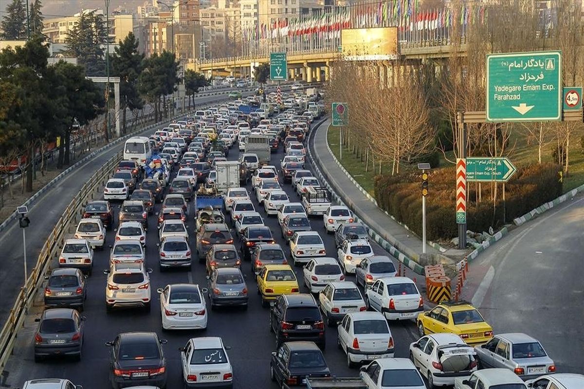 بزرگراه های تهران در ترافیک صبحگاهی 
