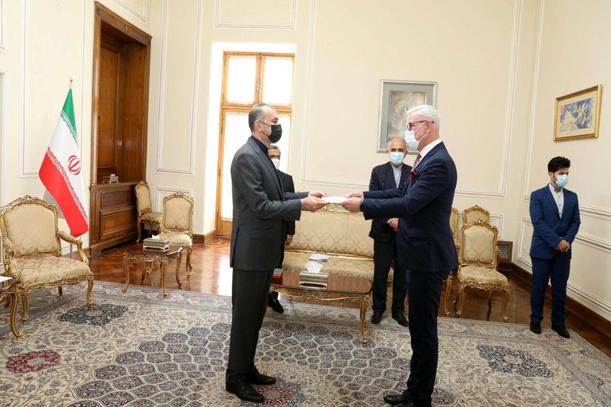 سفیر جدید جمهوری لتونی استوارنامه خود را تقدیم "امیرعبداللهیان"کرد