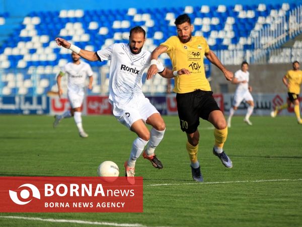 دیدار تیم های فوتبال ملوان  بندرانزلی _ سپاهان اصفهان