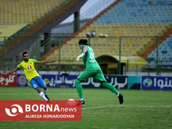 دیدار تیم های فوتبال صنعت نفت  - گل گهر