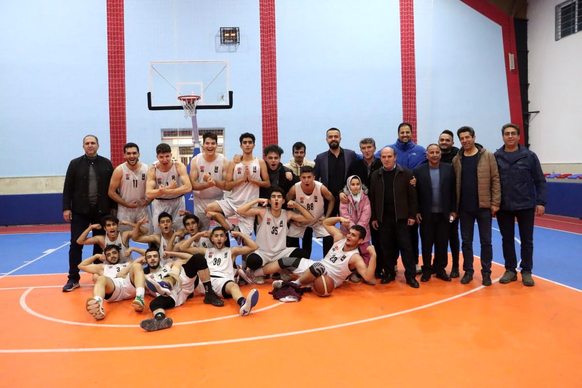 خانه بسکتبال آذربایجان‌غربی در لیگ جوانان با بردی سخت در آستانه صعود قرارگرفت