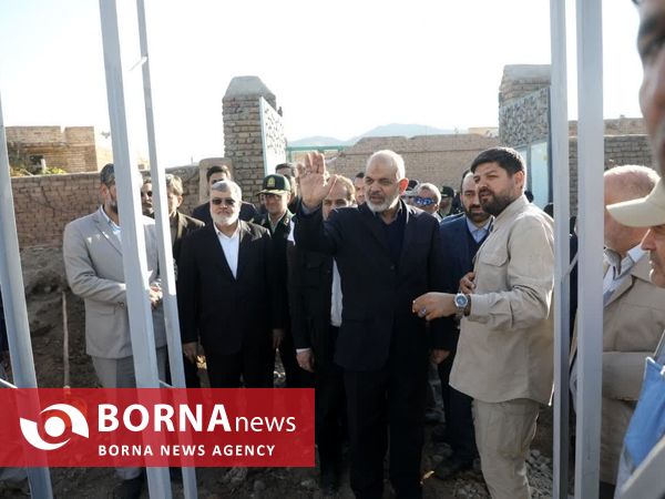 بازدید وزیر کشور از روند بازسازی مناطق زلزله زده خوی 