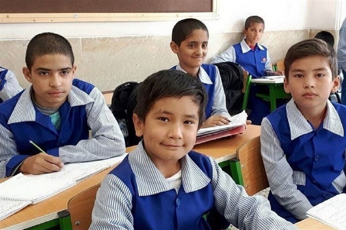 دانش آموزان افغانستانی اسیر ضعف مدیریت آموزش و پرورش برای ثبت نام در مدارس ایران