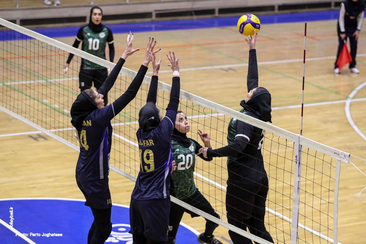 دور برگشت نیمه‌نهایی والیبال قهرمانی زنان ایران؛ خودروسازان در یک‌قدمی فینال