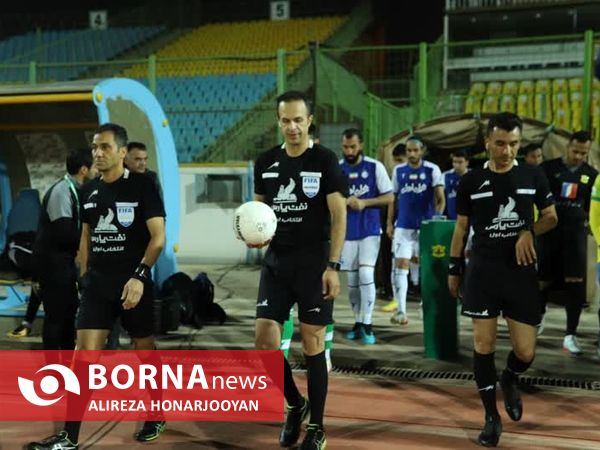 دیدار تیم های فوتبال صنعت نفت - استقلال