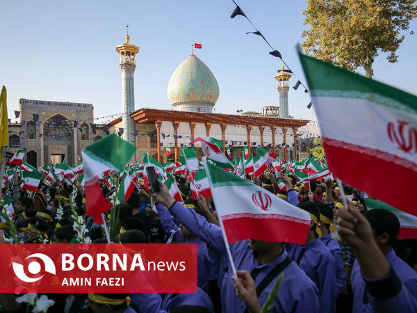 اجرای سرود رفیق شهیدم و سلام فرمانده با حضور دانش آموزان در حرم شاهچراغ(ع)