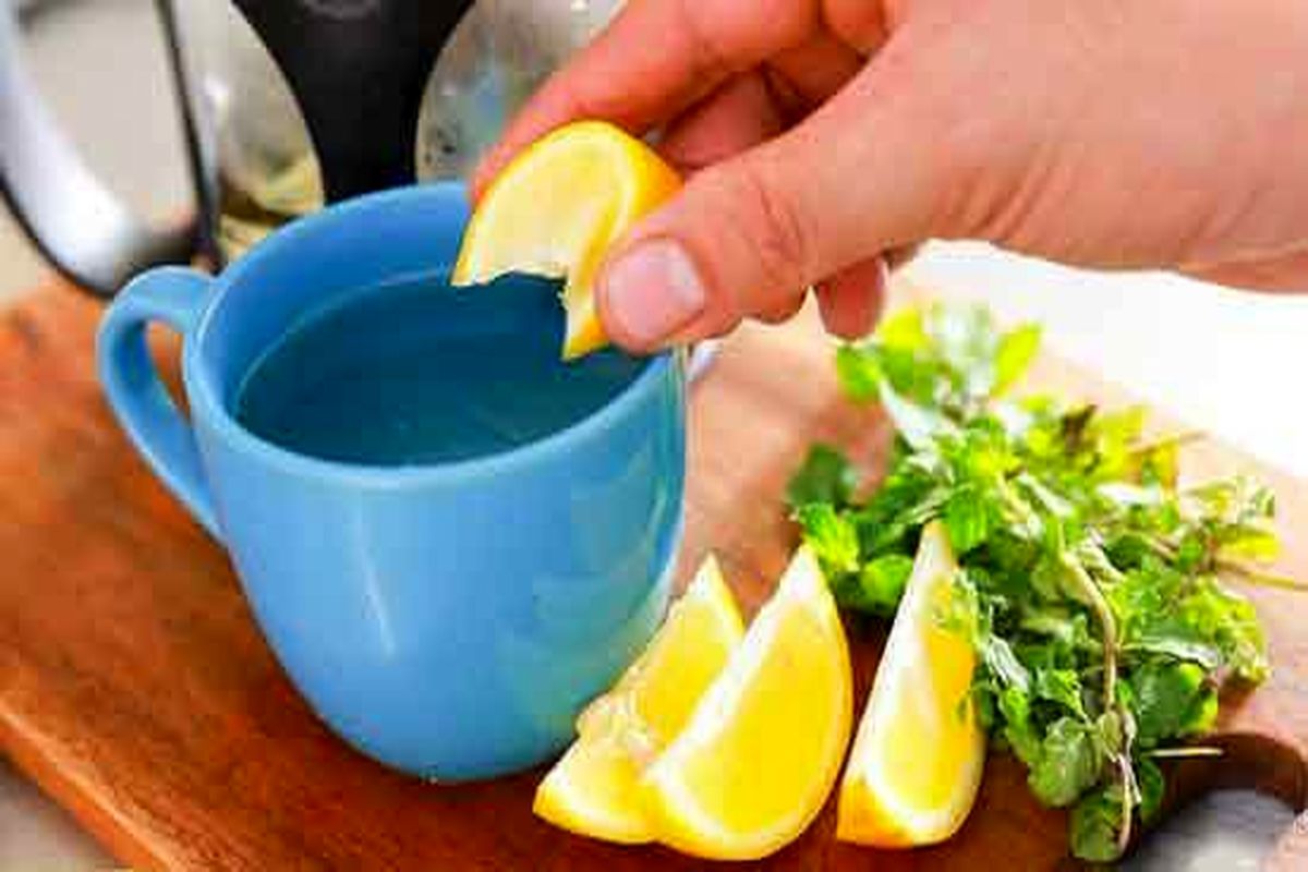 اثرات مضر لیمو ریختن بر روی غذای داغ
