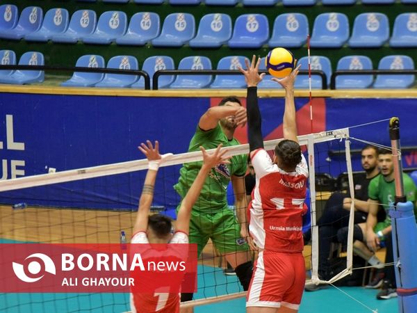 دیدار تیم های والیبال شهرداری ارومیه - لبنیات هراز آمل