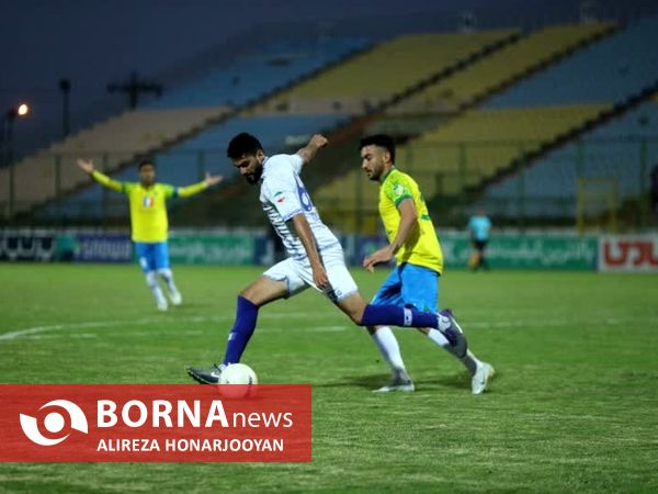 دیدار تیم های فوتبال صنعت نفت  - گل گهر