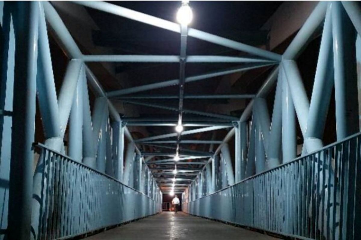 پل عابر پیاده اتوبان امام علی در منطقه 8 تهران ایمن سازی می شود