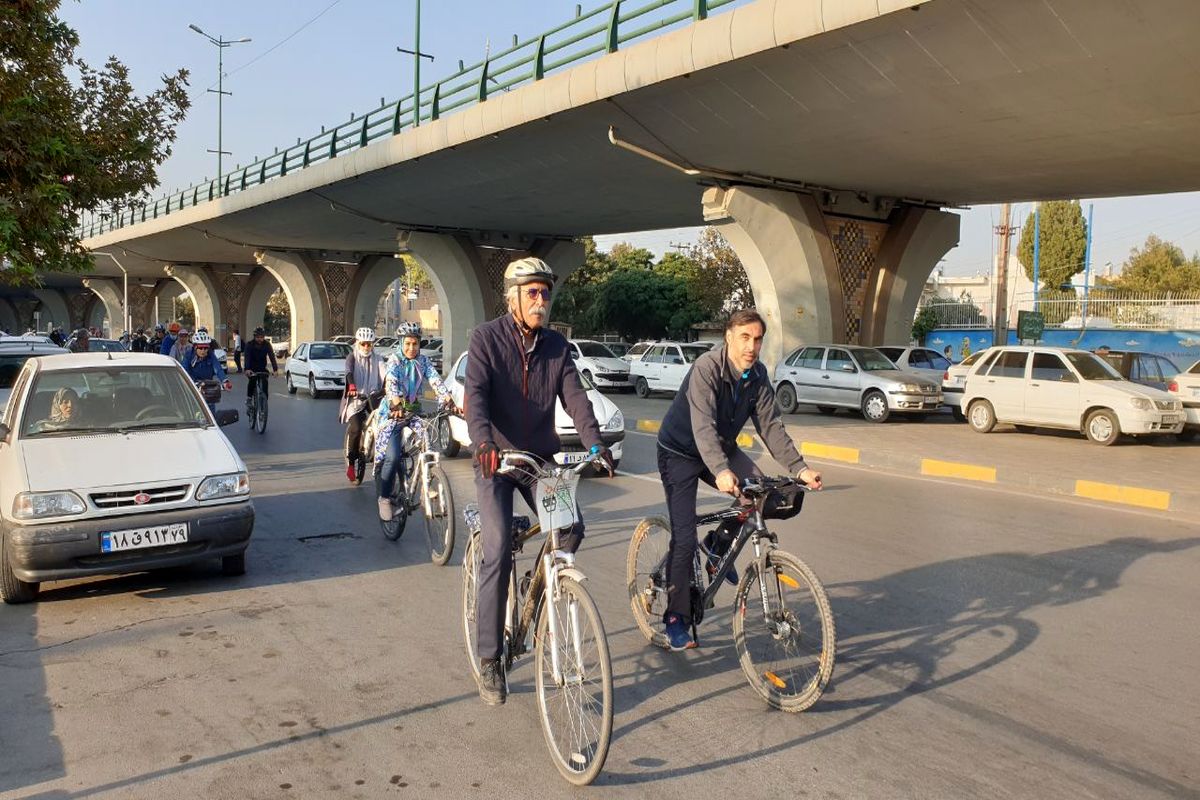 دوچرخه سواری مردم قزوین در روز بدون خودرو 