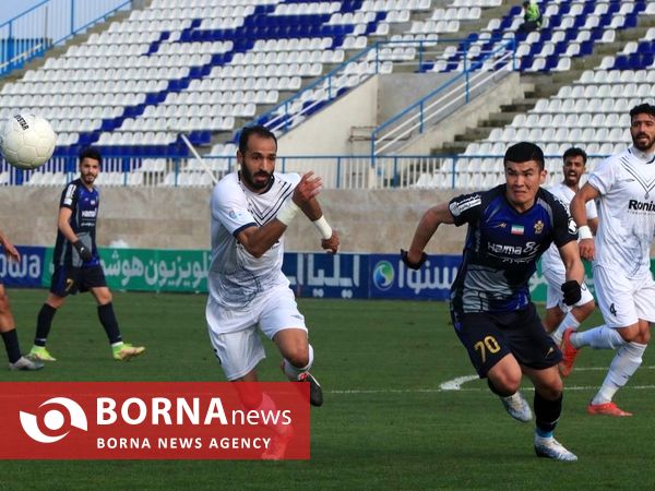 دیدار تیم های فوتبال ملوان  بندرانزلی _ پیکان تهران 