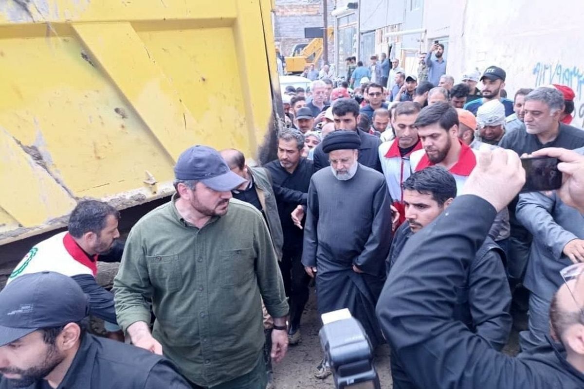 رئیس جمهور از منطقه سیل‌زده فیروزکوه بازدید کرد