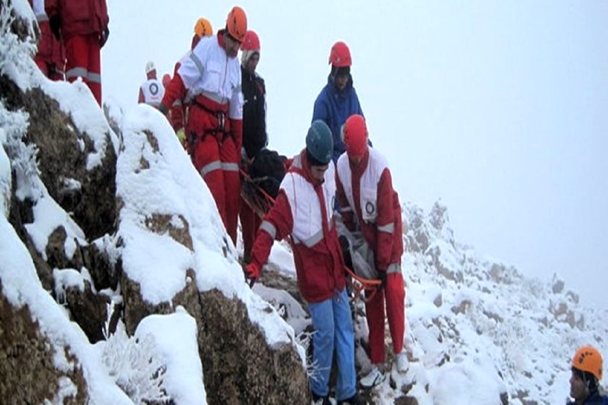 عملیات «یخچال یخار» متوقف شد/ تلاش برای انتقال پیکر کوهنورد علم کوه