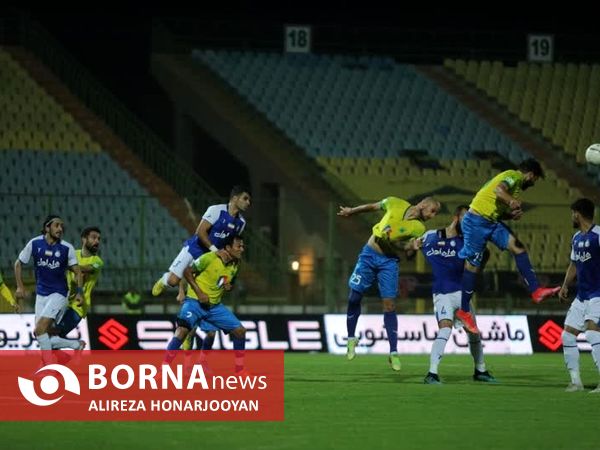 دیدار تیم های فوتبال صنعت نفت - استقلال