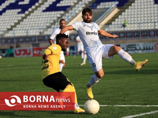 دیدار تیم های فوتبال ملوان  بندرانزلی _ سپاهان اصفهان