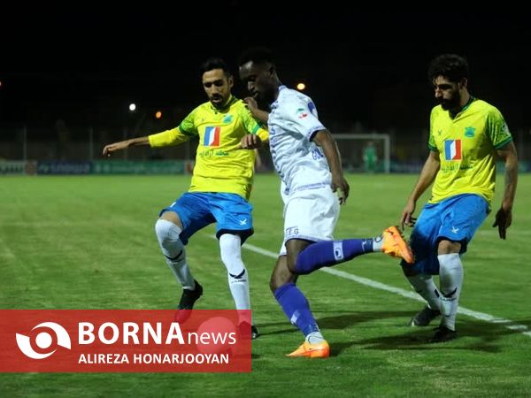 دیدار تیم های فوتبال صنعت نفت  - گل گهر