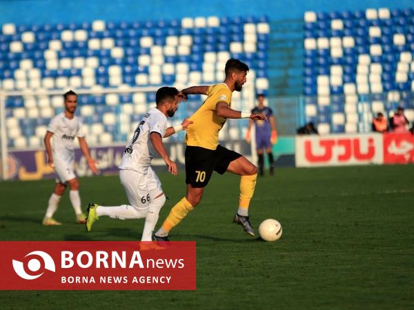 دیدار تیم های فوتبال ملوان  بندرانزلی _ سپاهان اصفهان