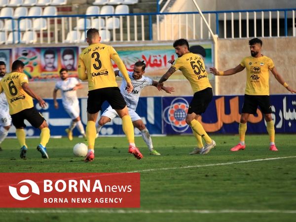 دیدار تیم های فوتبال ملوان  بندرانزلی _ سپاهان اصفهان