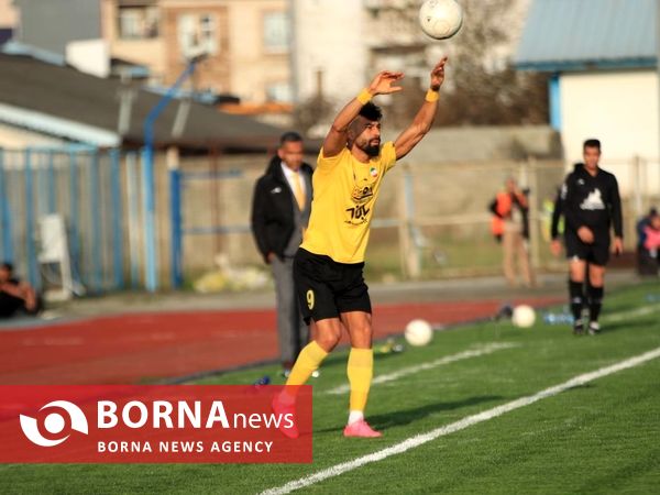 دیدار تیم های فوتبال ملوان  بندرانزلی _ سپاهان اصفهان