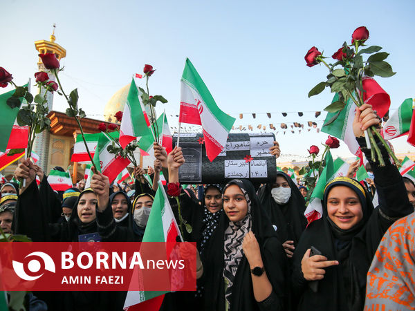 اجرای سرود رفیق شهیدم و سلام فرمانده با حضور دانش آموزان در حرم شاهچراغ(ع)