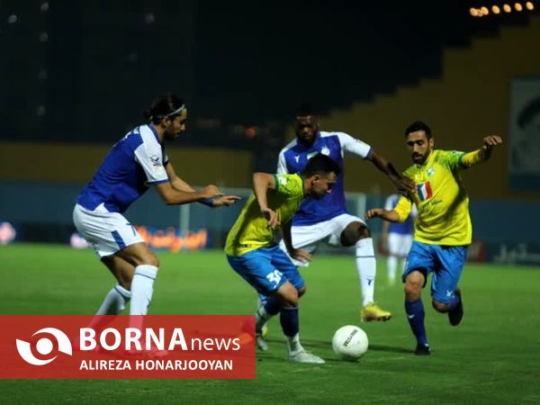 دیدار تیم های فوتبال صنعت نفت - استقلال