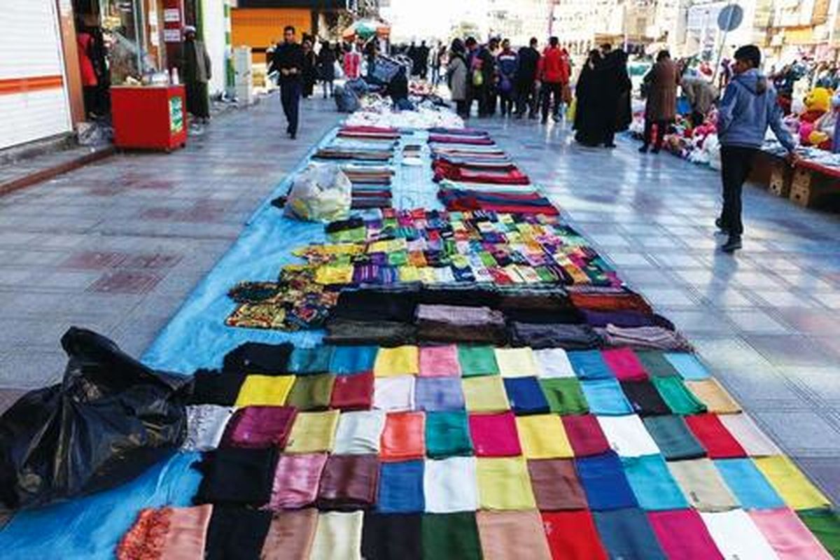 جمع آوری بساط دستفروشان و وانتی ها در منطقه ۱۴ تهران 