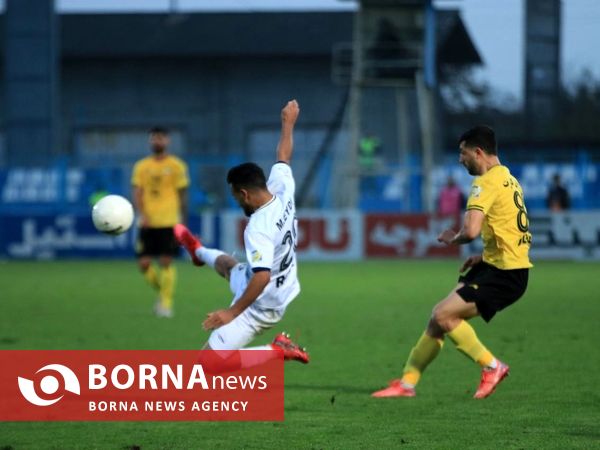 دیدار تیم های فوتبال ملوان  بندرانزلی _ سپاهان اصفهان