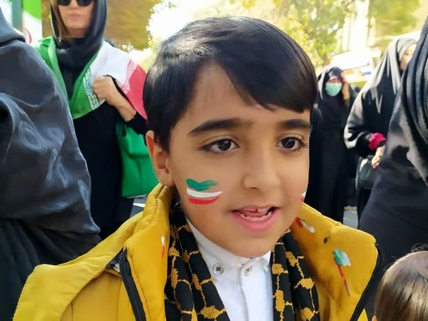 خروش مردم دارالمجاهدین همدان در راهپیمایی 13 آبان