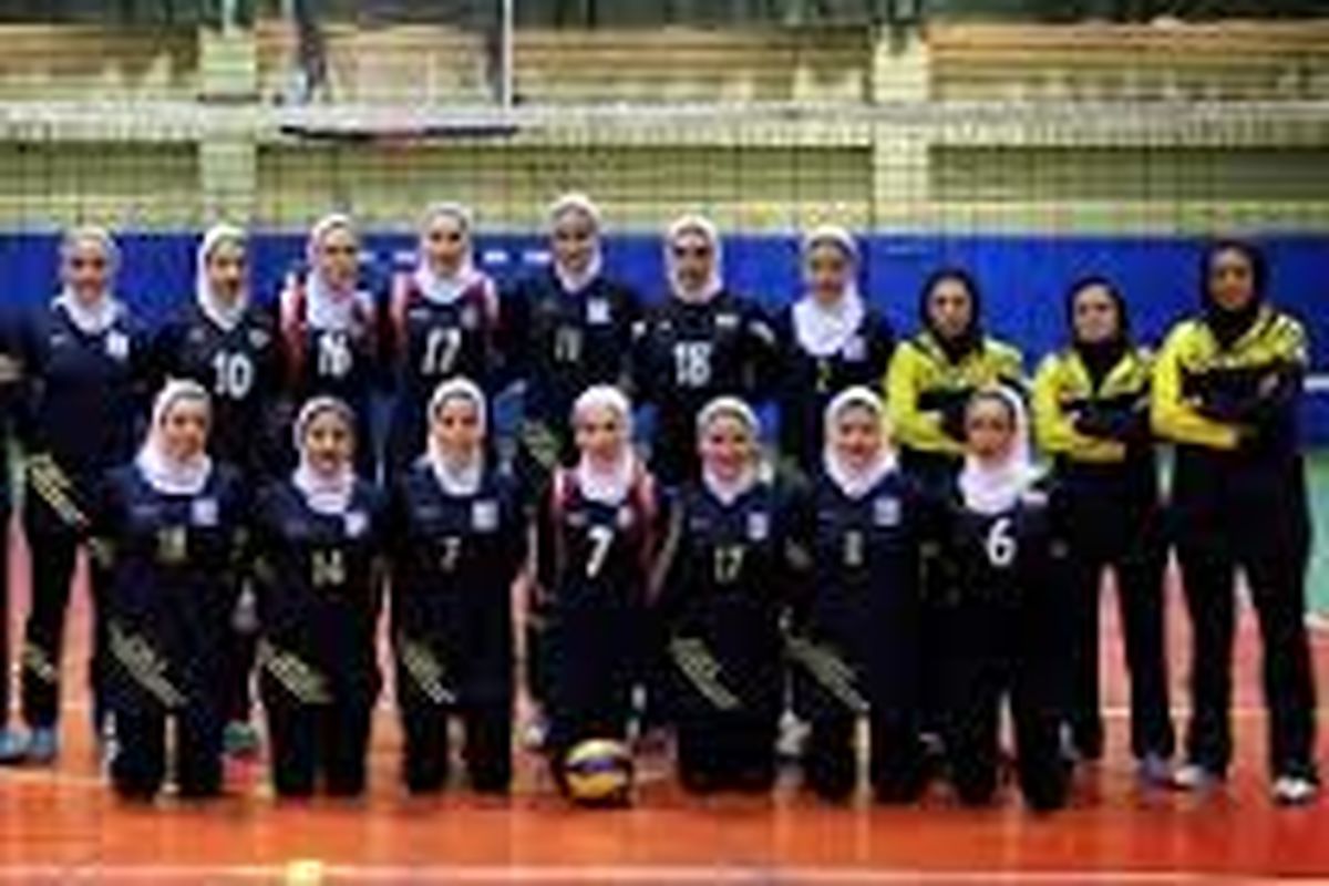 سرمربی ایتالیایی تیم ملی والیبال زنان: وجود انقلاب در ایران را فقط در رسانه‌های غربی می‌بینم/ 80 درصد زنان ایرانی بدون اجبار حجاب دارند 