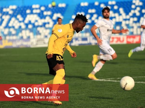 دیدار تیم های فوتبال ملوان  بندرانزلی _ سپاهان اصفهان