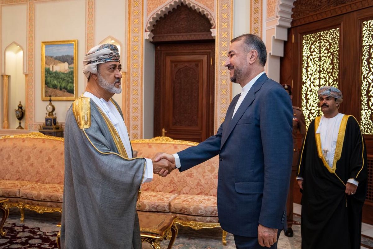 وزیر امور خارجه ایران با سلطان عمان دیدار کرد 