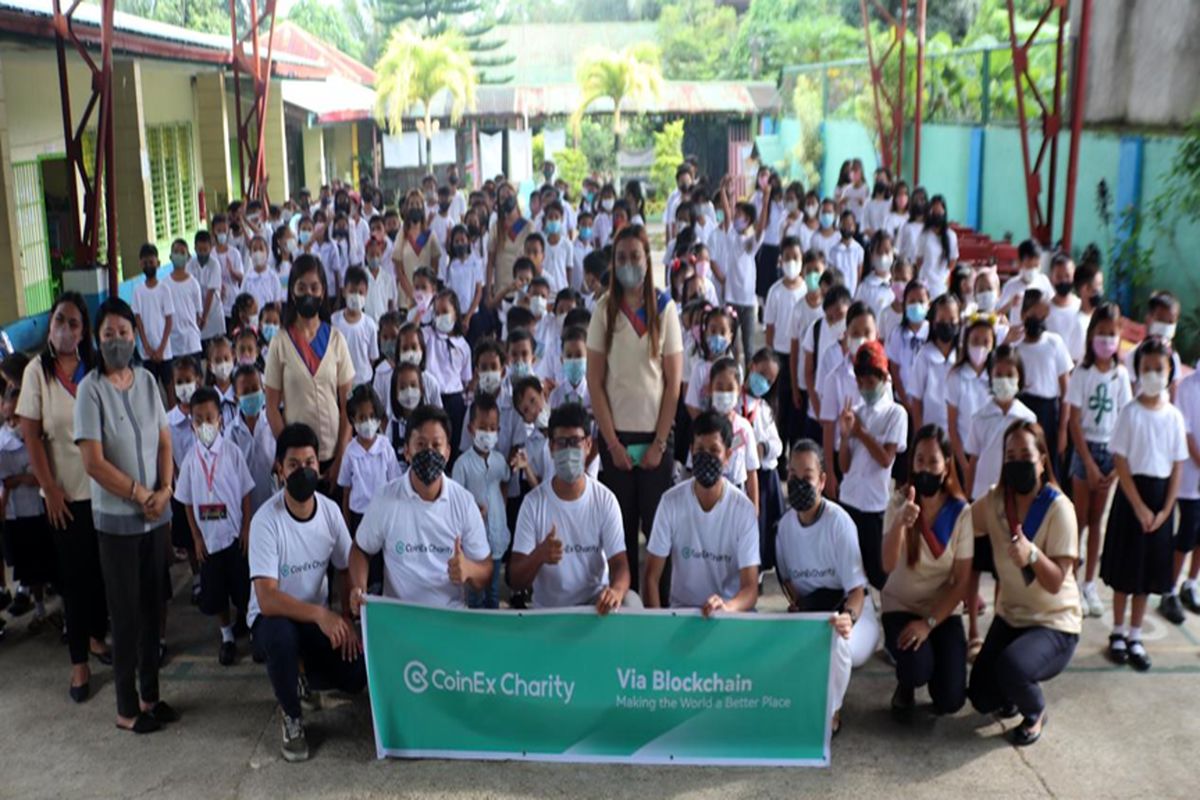  با کمک به خیریه، مهربانی را در مدارس رواج دهید |خیریهٔ کوینکس تجهیزات آموزشی را به مدارس فیلیپین اهداء می‌کند