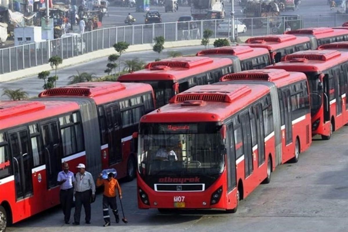 تزریق چشمگیر اتوبوس‌ به شبکه حمل‌ونقل پایتخت در 1401/ انتقاد نکاحی از بی‌مهری به ناوگان اتوبوسرانی در یک دهه گذشته