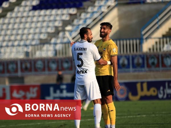 دیدار تیم های فوتبال ملوان  بندرانزلی _ سپاهان اصفهان