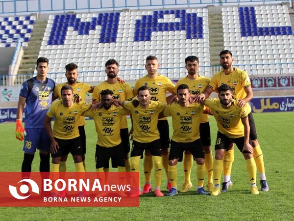 دیدار تیم های فوتبال ملوان  بندرانزلی _ سپاهان اصفهان