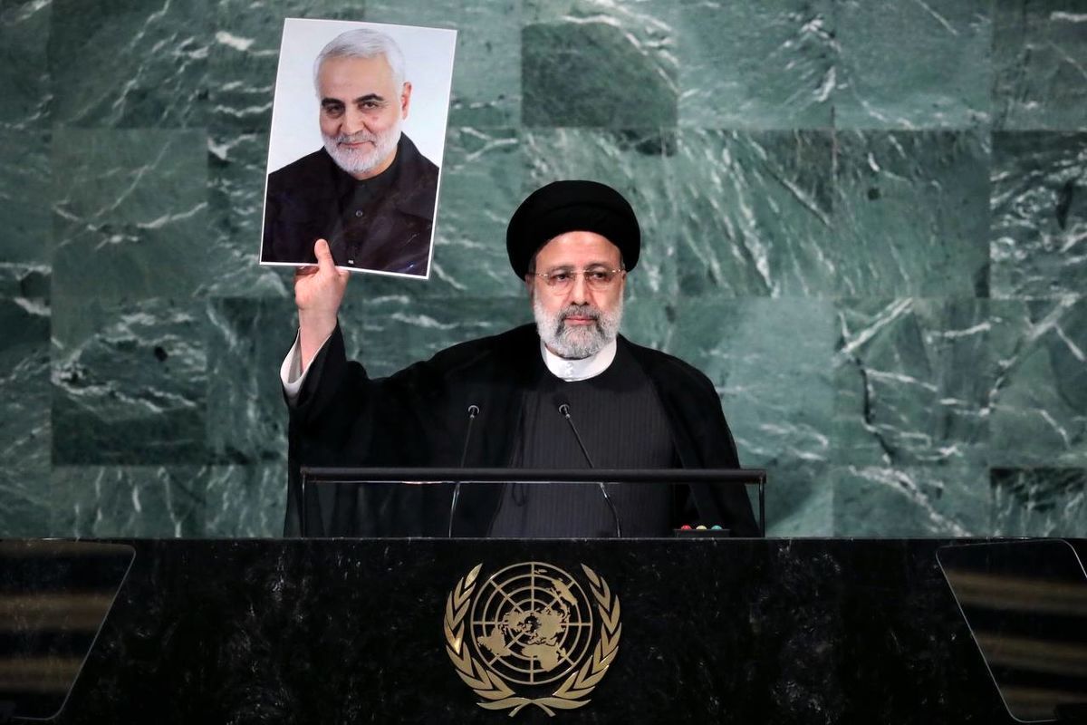 بالا بردن عکس سردار سلیمانی در سازمان ملل تاریخی و شجاعانه بود/ ایران برای مقابله با داعشی‌های دست‌ساز آمریکا هزینه سنگینی پرداخت کرده است 