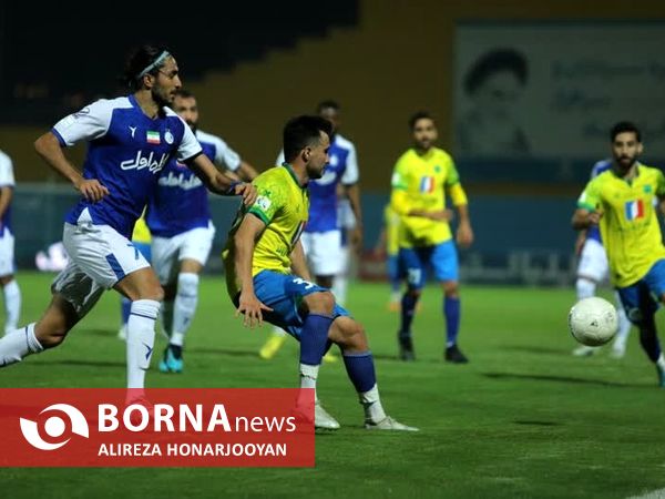 دیدار تیم های فوتبال صنعت نفت - استقلال