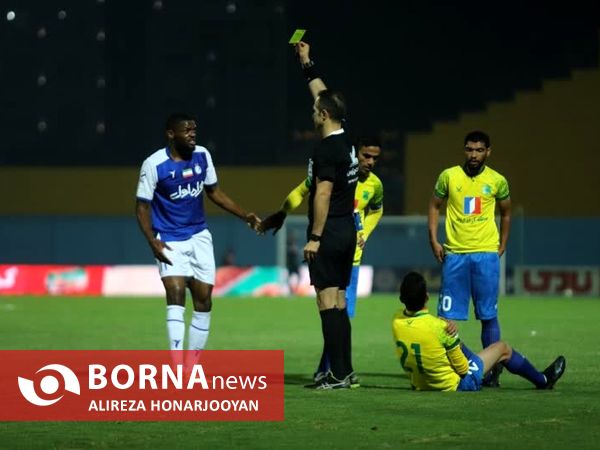 دیدار تیم های فوتبال صنعت نفت - استقلال