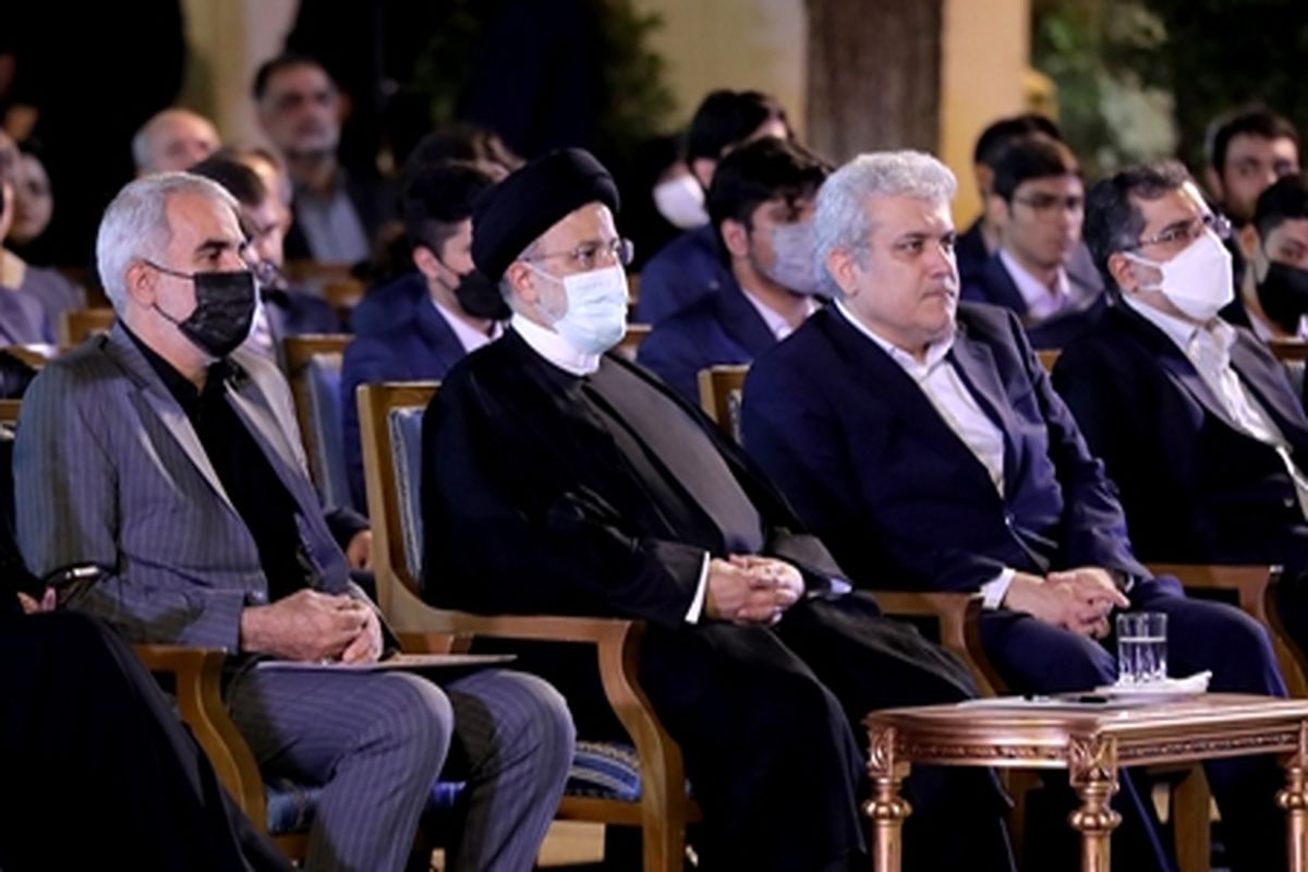 رییس جمهور: نخبگان جوان ایرانی شعار "ما می‌توانیم" را محقق می‌کنند