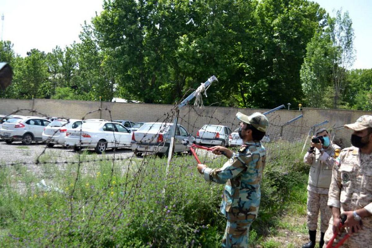 تخریب دیوار پادگان لشکر ۷۷ ارتش در مشهد به منظور سهولت در تردد شهروندان