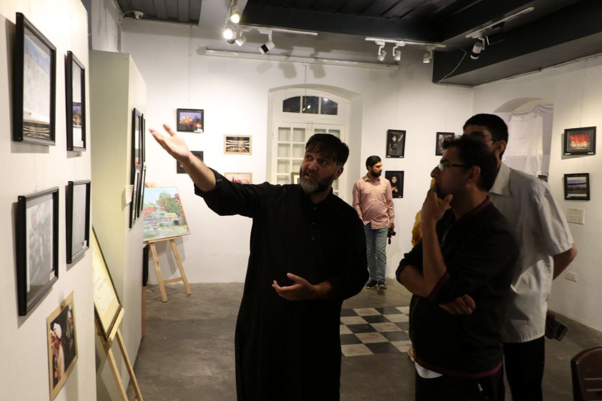 نمایشگاه مشق اربعین در کشمیر برگزار شد