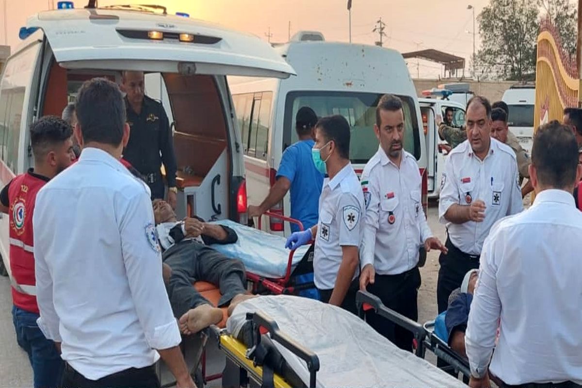 ۳ مصدوم حادثه واژگونی خودرو زوار از عراق به شلمچه منتقل شدند